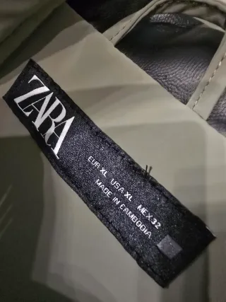 Chubasquero Zara Verde Oliva