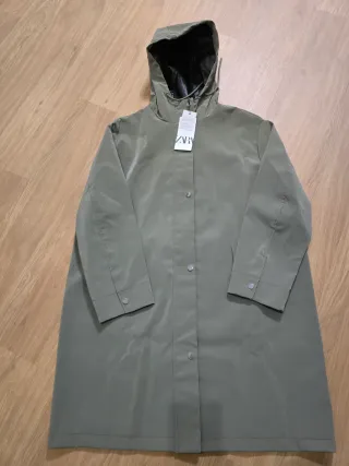 Chubasquero Zara Verde Oliva