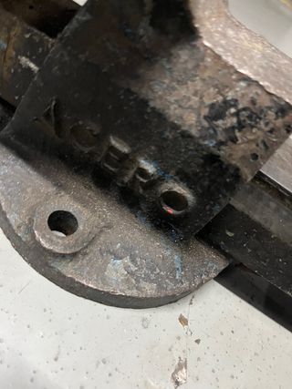 Tornillo de banco metálico