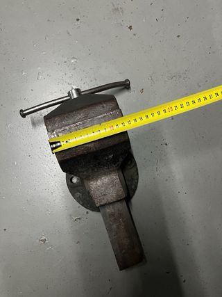 Tornillo de banco metálico