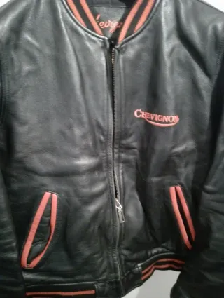 Chaqueta de cuero Chevignon negra y naranja