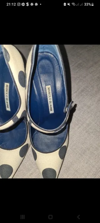 Manolo Blahnik tacones lunares beige y azul