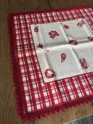 Toalha de mesa algodão e renda manual 67x68