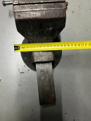 Tornillo de banco metálico