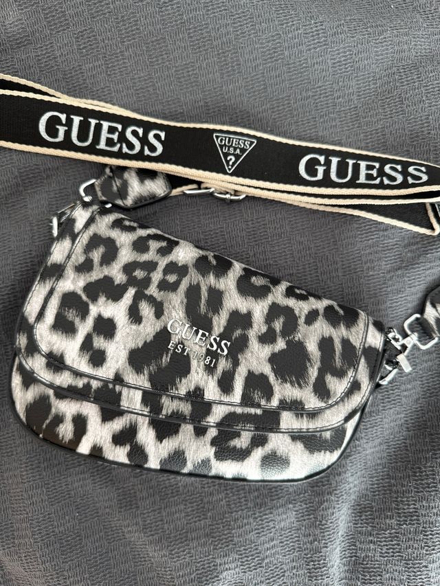 Bolso Guess estampado leopardo