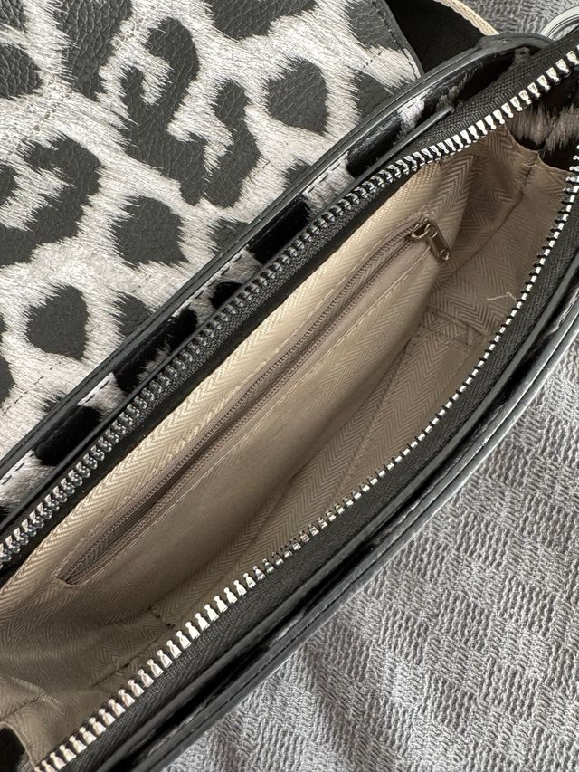 Bolso Guess estampado leopardo