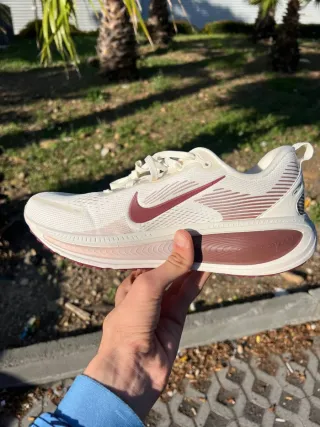 Nike Vomero 18