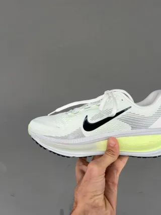 Nike Vomero 18