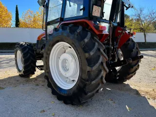 Tractor New Holland L85