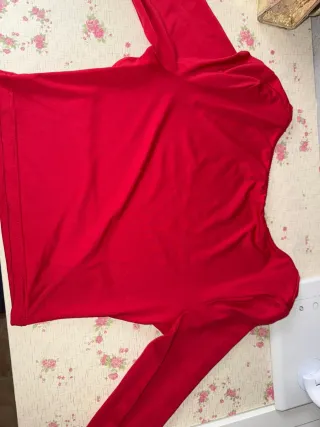 Top rojo manga larga espalda descubierta