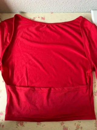 Top rojo manga larga espalda descubierta