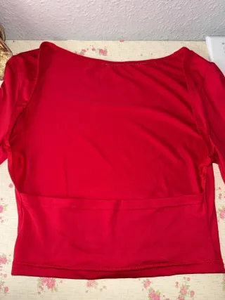 Top rojo manga larga espalda descubierta