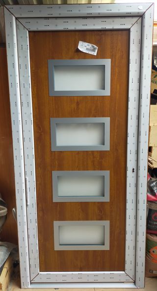 Puerta de entrada nueva con 4 cristales