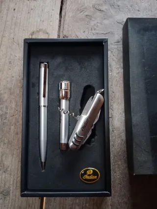 Set Indian: penna, cavatappi e coltellino