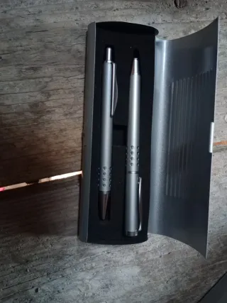 Set Indian: penna, cavatappi e coltellino