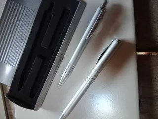 Set Indian: penna, cavatappi e coltellino