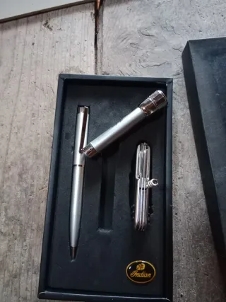 Set Indian: penna, cavatappi e coltellino