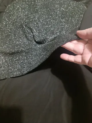 Abito da cocktail nero con dettagli argentati