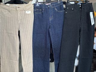 Pantalones vaqueros con pedrería