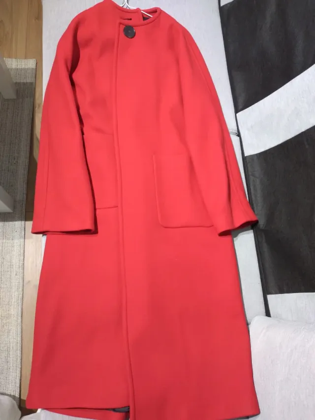 Abrigo Zara Rojo Talla XS