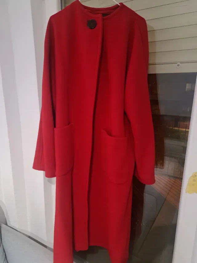 Abrigo Zara Rojo Talla XS