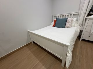 Estructura Cama. Cabecero y piecero de cama blanco