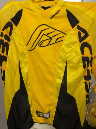 Traje Moto/Quad Amarillo y Negro marca Acerbis.