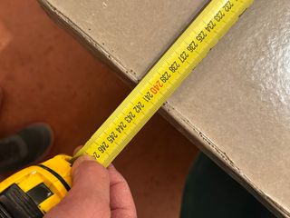 Mesa artesanal de cemento y madera