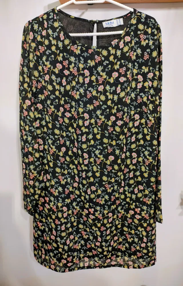 Vestido floral negro manga larga