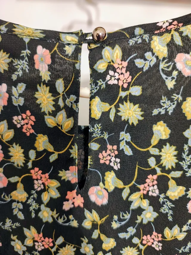 Vestido floral negro manga larga