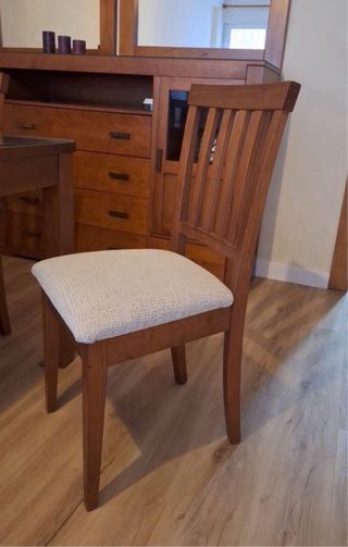 Silla de comedor de madera con asiento de tela (6)