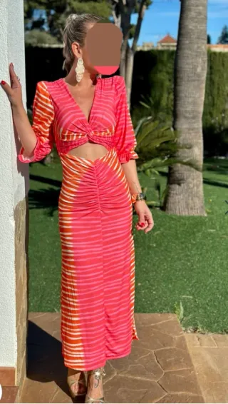 NUEVO. Vestido largo estampado de rayas