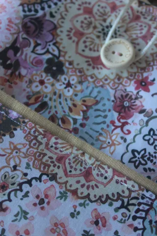 Funda para libro con estampado floral