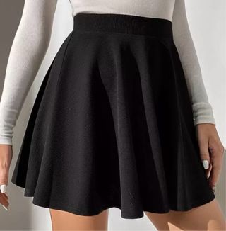 Falda negra corta