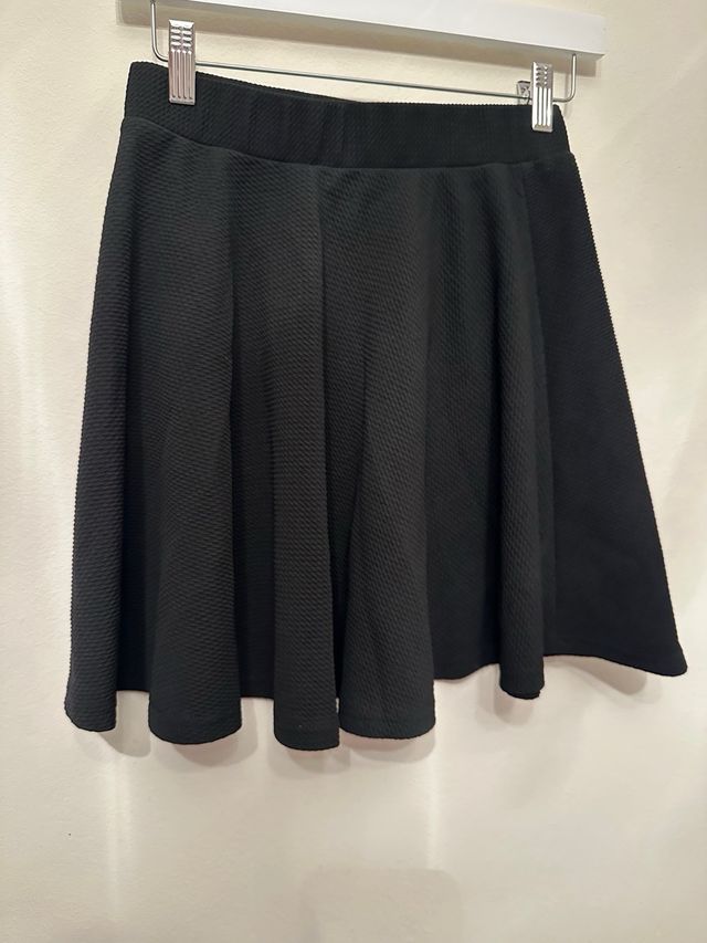 Falda negra corta