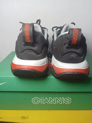 Zapatillas Nike Negras y Rojas