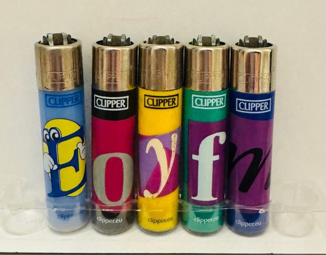 Lote de 5 isqueiros Clipper com letras