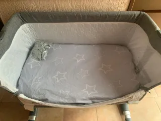 Mini cuna para bebé con mosquitera