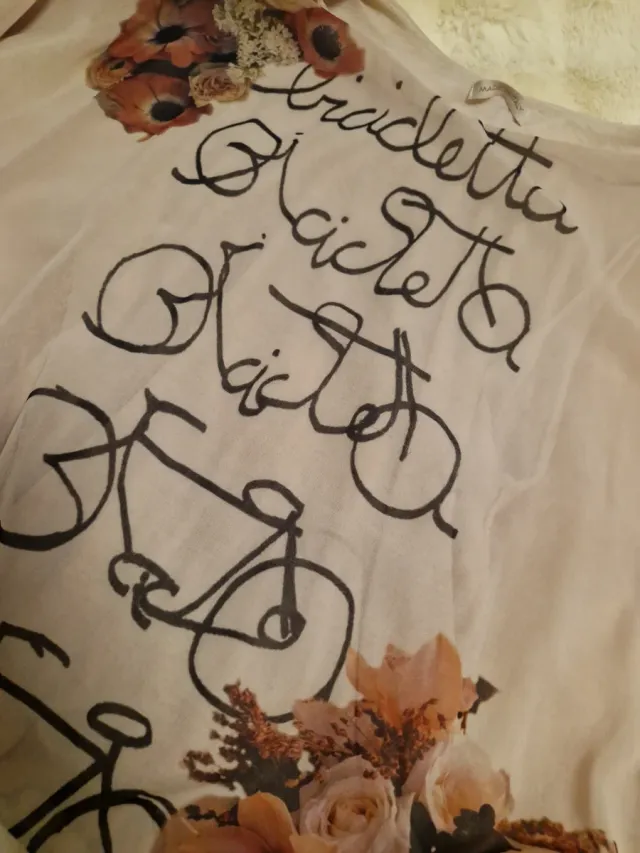 Camisa fluida floral y bicicletas