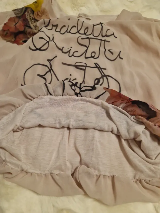 Camisa fluida floral y bicicletas