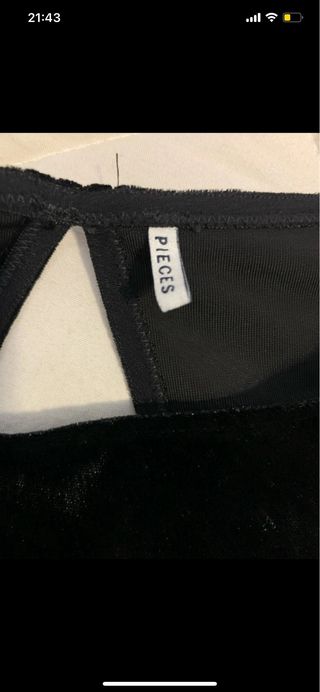 Top terciopelo negro