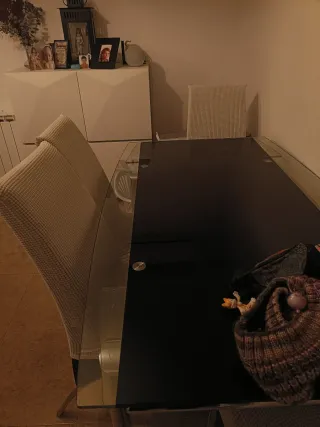 Tavolo in cristallo nero