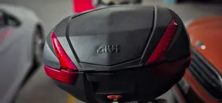 Baúl Moto Givi Maxia 47L Monokey + Parrilla
