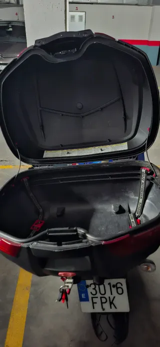 Baúl Moto Givi Maxia 47L Monokey + Parrilla