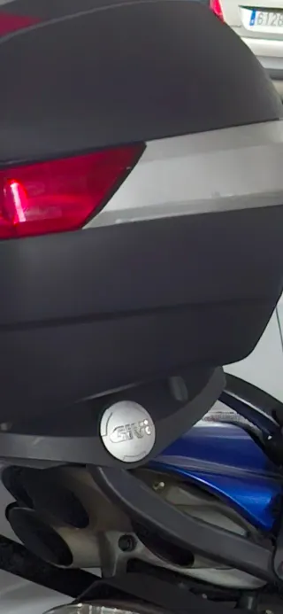 Baúl Moto Givi Maxia 47L Monokey + Parrilla