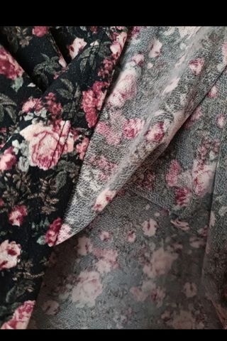 Jersey floral cuello alto