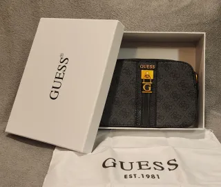Bolso Guess Negro y Dorado