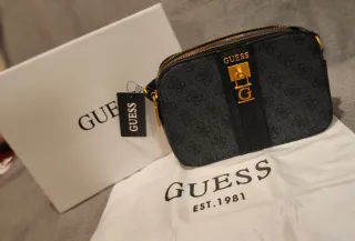 Bolso Guess Negro y Dorado