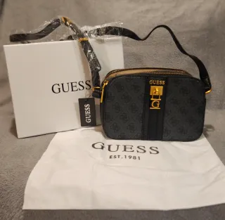 Bolso Guess Negro y Dorado