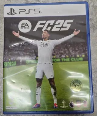 Consola PS5 con 2 mandos y FIFA 2025